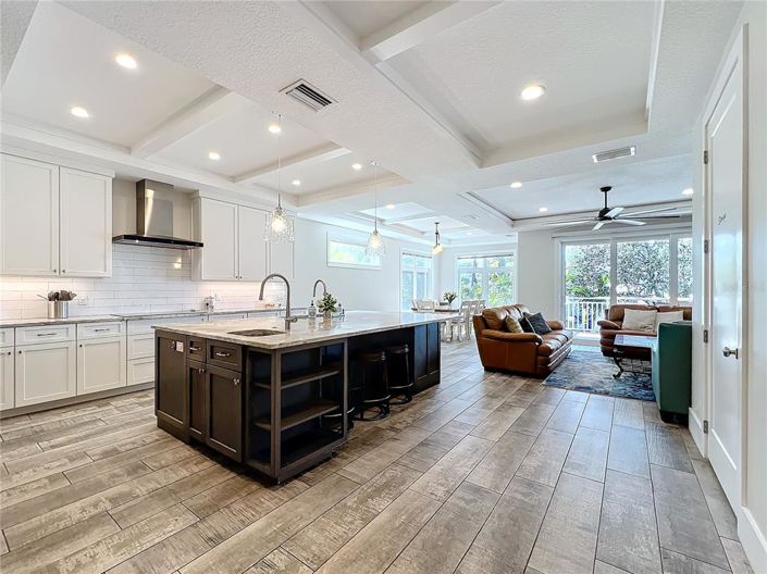 Image No.2-10 Bed Property for sale