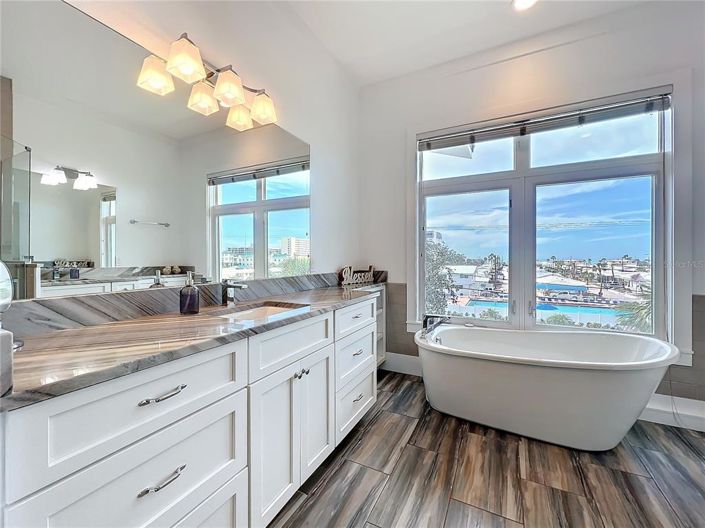 Image No.28-10 Bed Property for sale