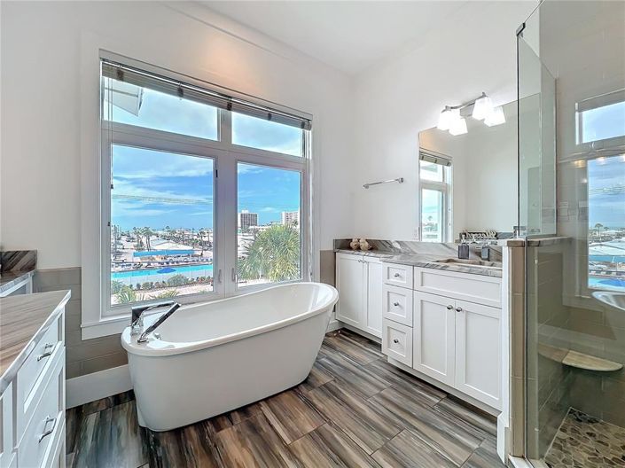 Image No.29-10 Bed Property for sale