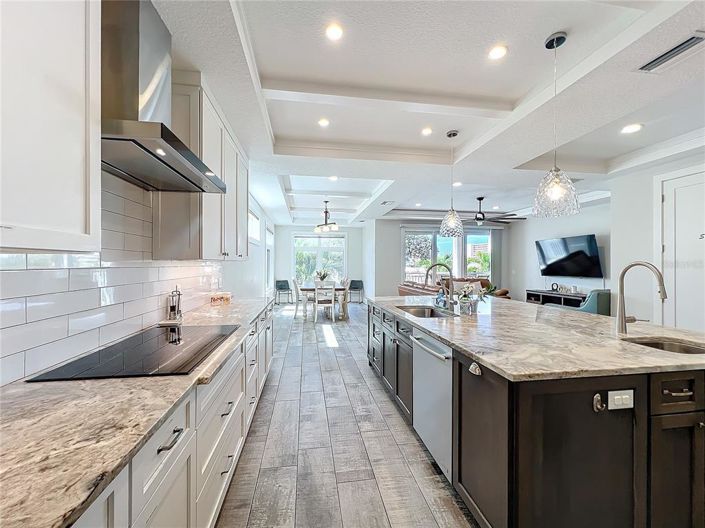 Image No.4-10 Bed Property for sale