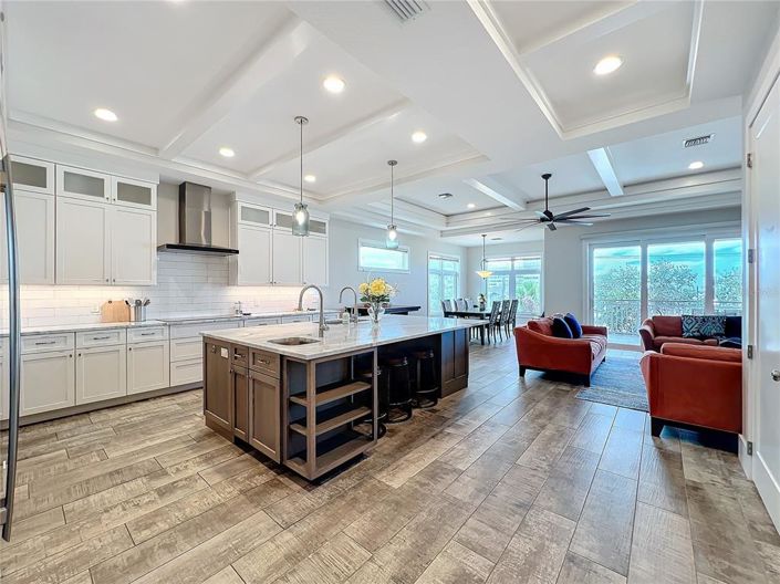 Image No.43-10 Bed Property for sale