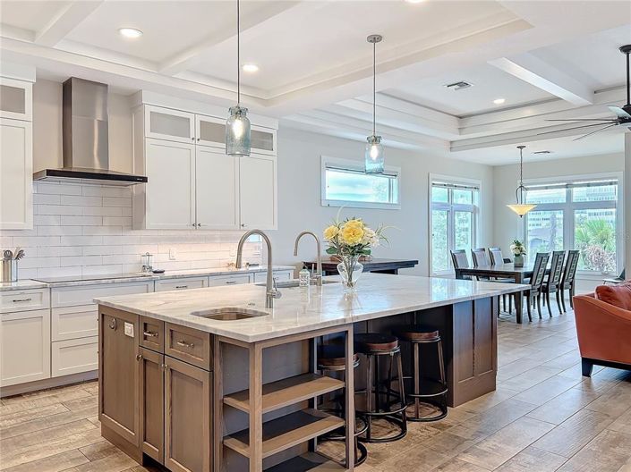 Image No.44-10 Bed Property for sale