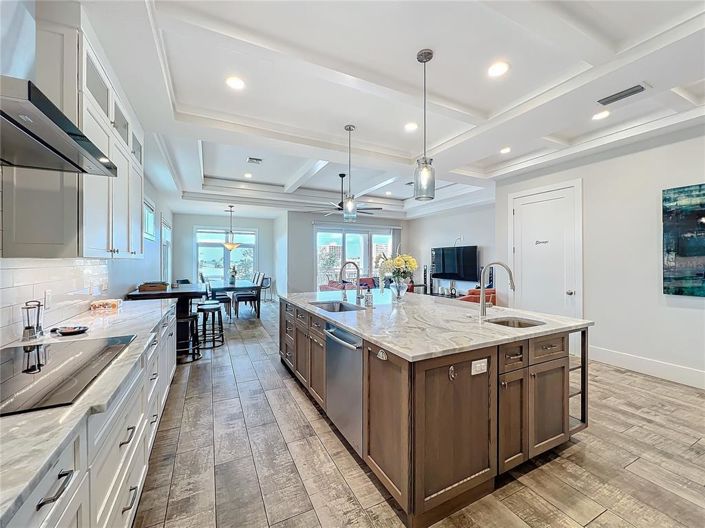 Image No.45-10 Bed Property for sale