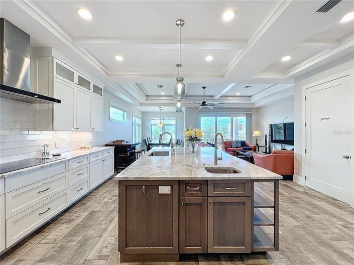 Image No.47-10 Bed Property for sale