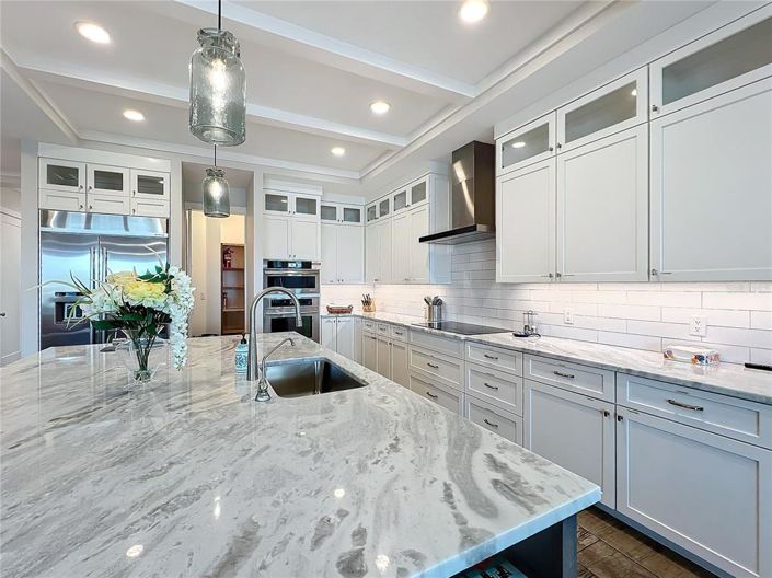 Image No.48-10 Bed Property for sale