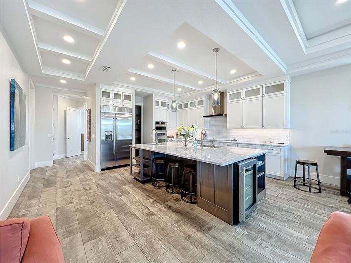 Image No.53-10 Bed Property for sale