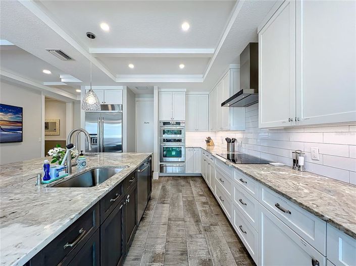 Image No.6-10 Bed Property for sale