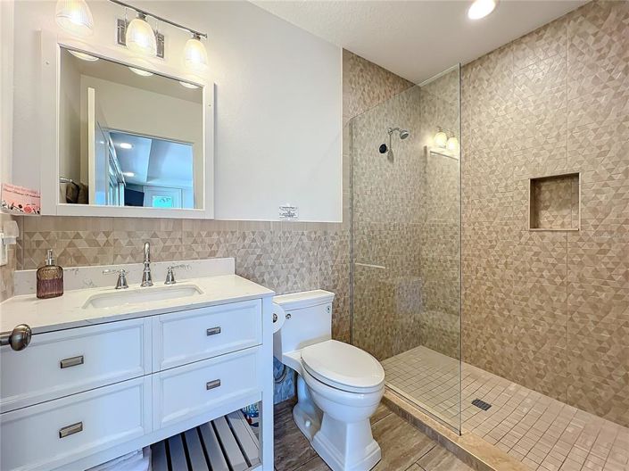 Image No.66-10 Bed Property for sale