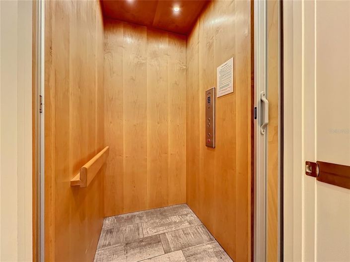 Image No.77-10 Bed Property for sale