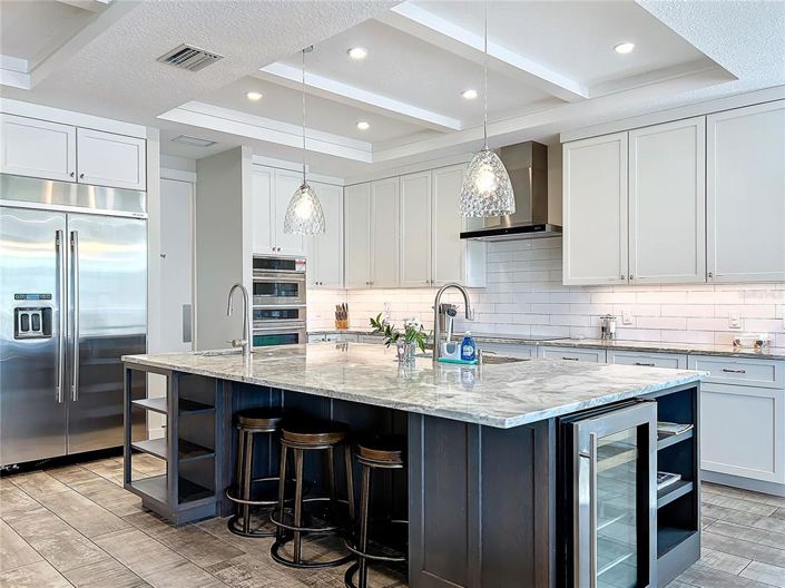 Image No.8-10 Bed Property for sale