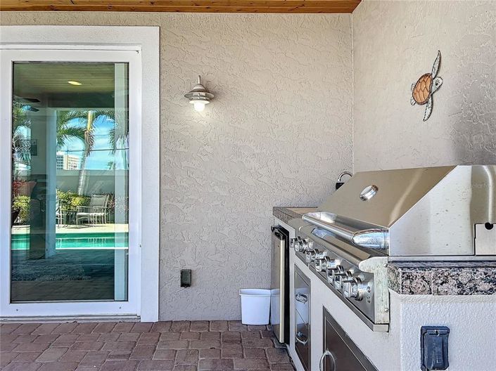 Image No.83-10 Bed Property for sale