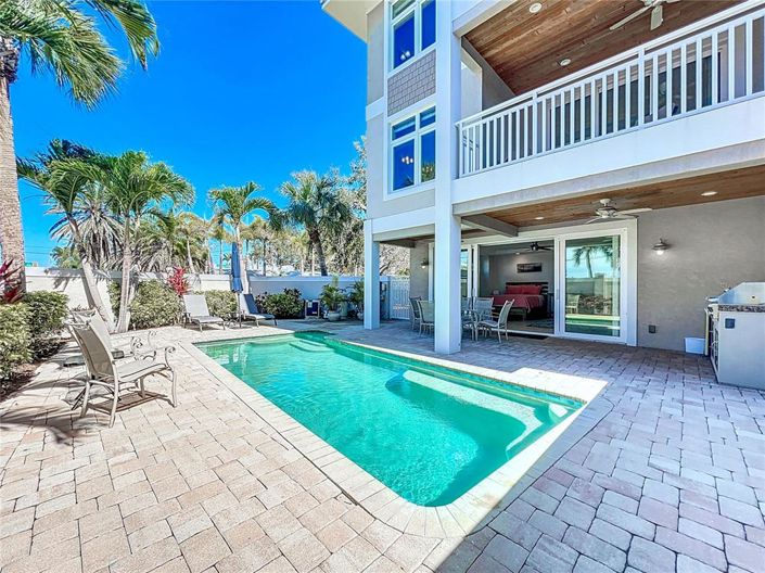 Image No.84-10 Bed Property for sale