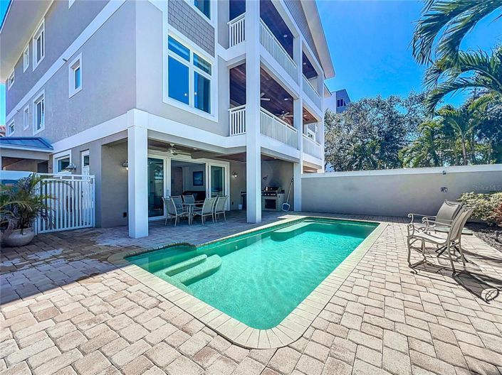 Image No.85-10 Bed Property for sale