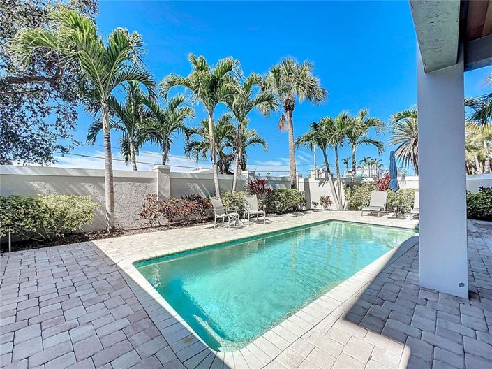 Image No.89-10 Bed Property for sale