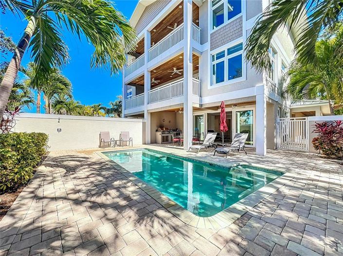 Image No.90-10 Bed Property for sale