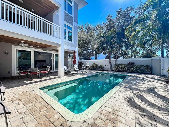 Image No.92-10 Bed Property for sale