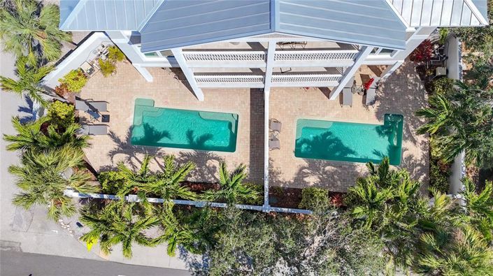 Image No.94-10 Bed Property for sale