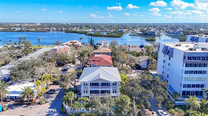 Image No.97-10 Bed Property for sale