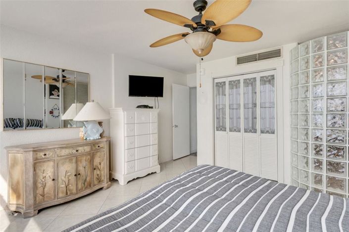 Image No.15-2 Bed Property for sale