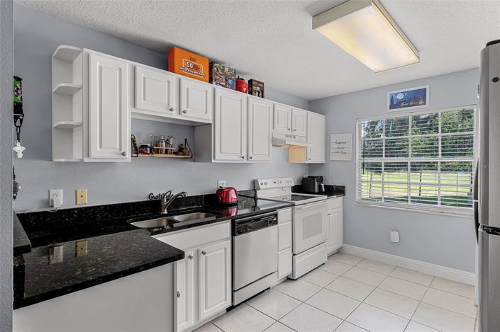 Image No.12-3 Bed Property for sale