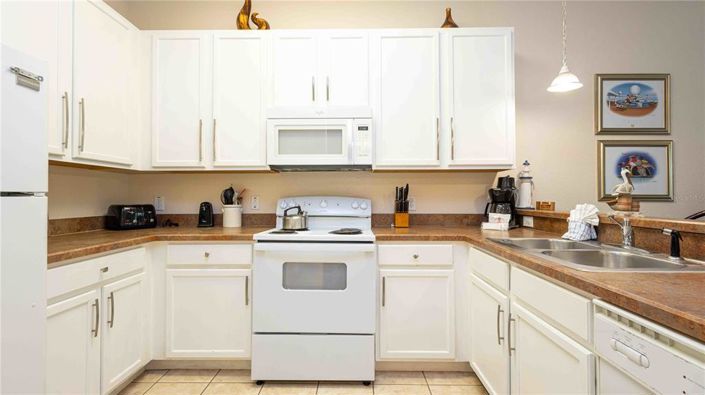 Image No.10-3 Bed Property for sale