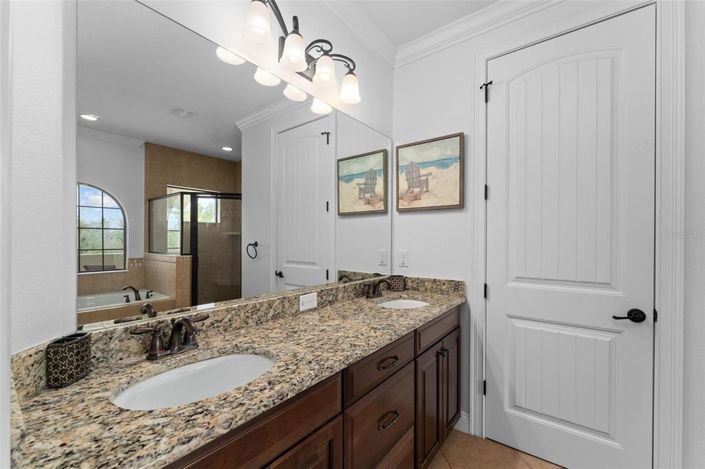 Image No.22-5 Bed Property for sale