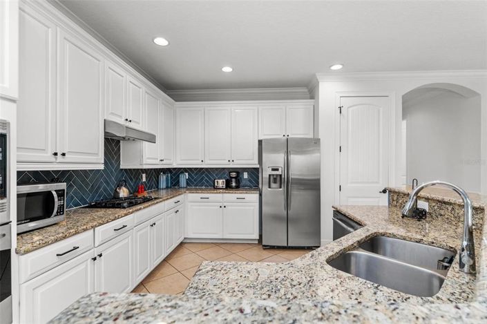 Image No.38-5 Bed Property for sale