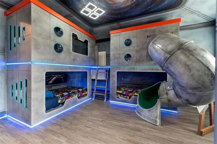 Image No.71-5 Bed Property for sale