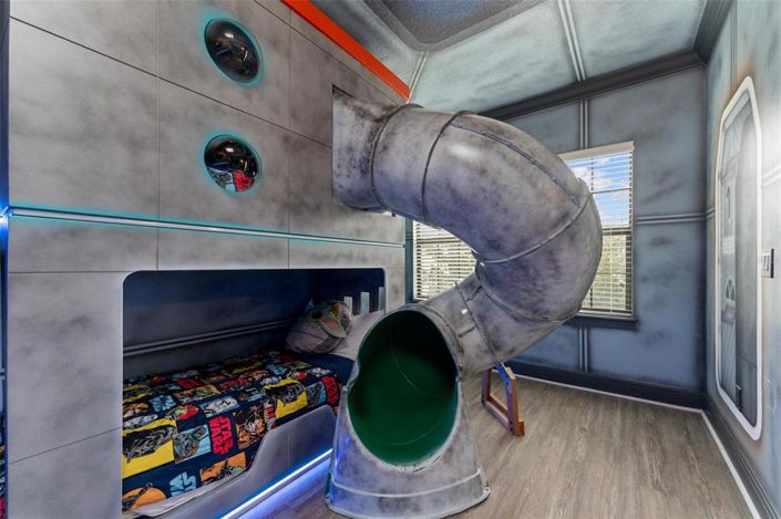 Image No.72-5 Bed Property for sale