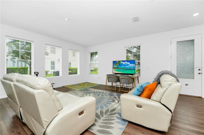 Image No.13-3 Bed Townhouse for sale