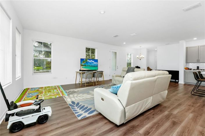 Image No.14-3 Bed Townhouse for sale