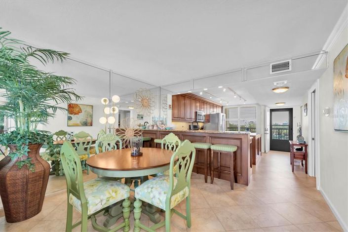 Image No.12-2 Bed Property for sale