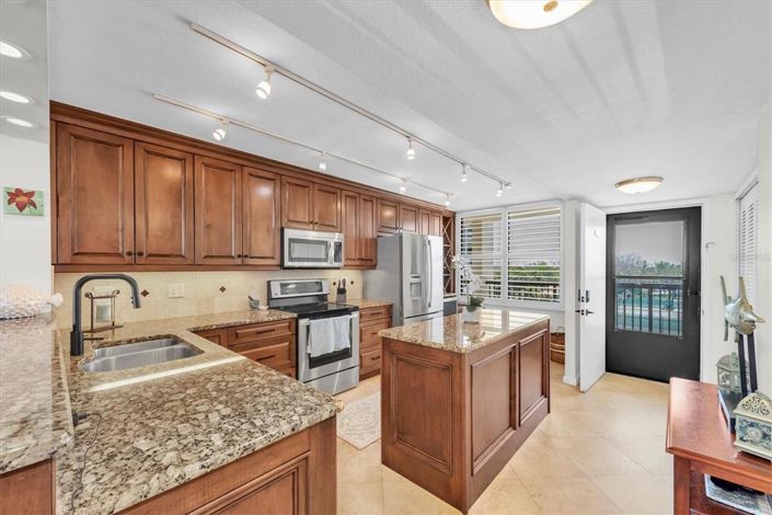 Image No.8-2 Bed Property for sale