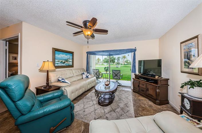 Image No.10-2 Bed Property for sale