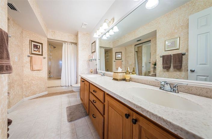 Image No.17-2 Bed Property for sale