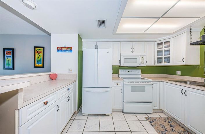 Image No.10-2 Bed Property for sale