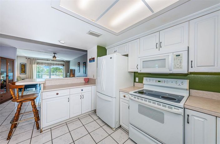 Image No.11-2 Bed Property for sale