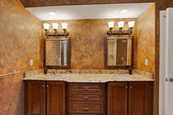 Image No.36-3 Bed Property for sale