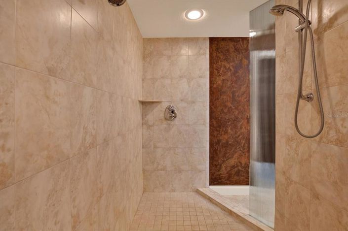 Image No.37-3 Bed Property for sale