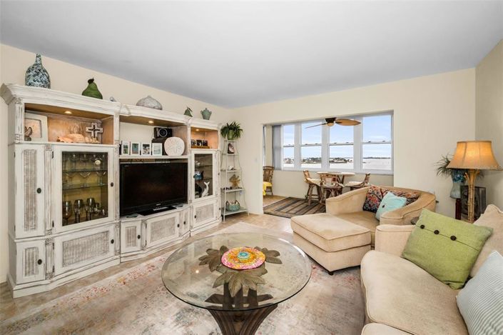 Image No.10-2 Bed Property for sale