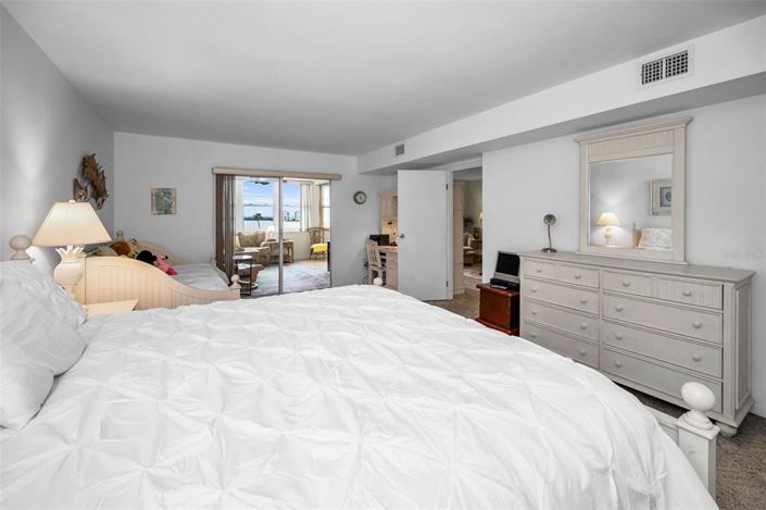 Image No.21-2 Bed Property for sale