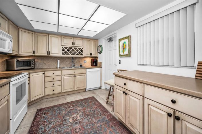 Image No.27-2 Bed Property for sale