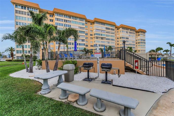 Image No.33-2 Bed Property for sale