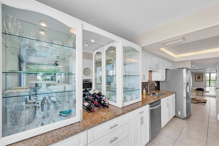 Image No.11-2 Bed Property for sale