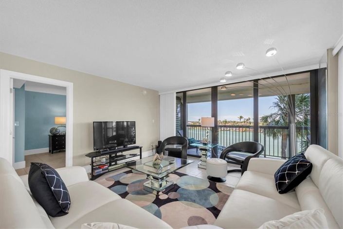 Image No.17-2 Bed Property for sale