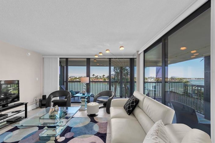 Image No.18-2 Bed Property for sale