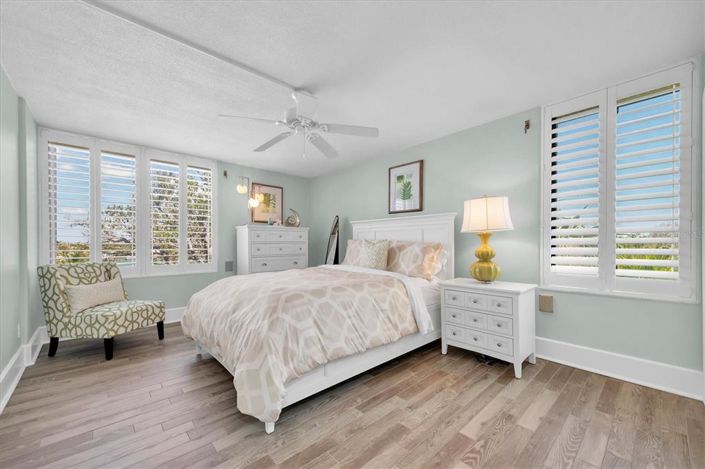 Image No.21-2 Bed Property for sale