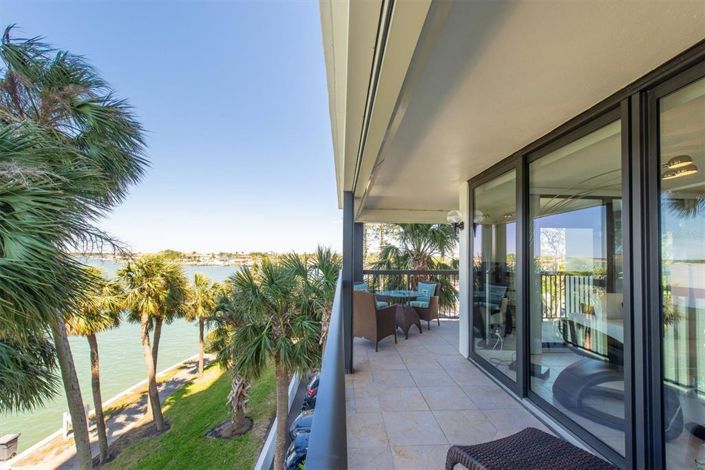 Image No.31-2 Bed Property for sale