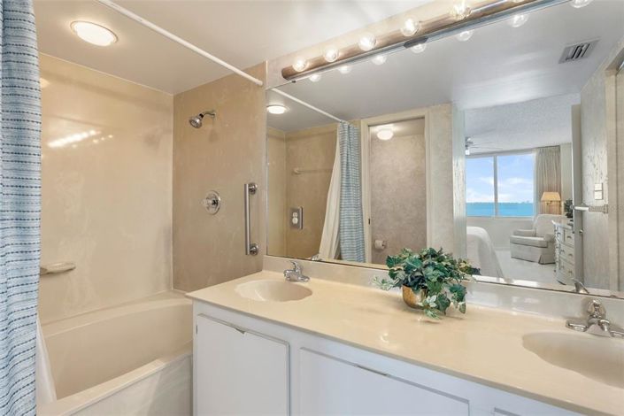 Image No.8-2 Bed Property for sale