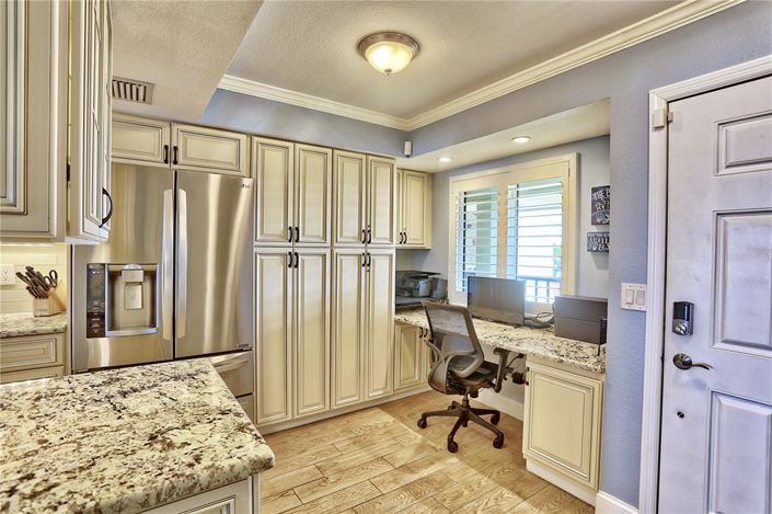 Image No.10-2 Bed Property for sale